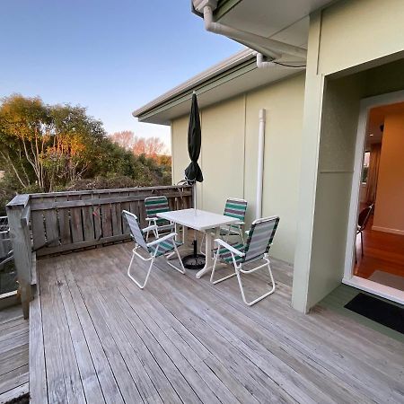 Villa Refined, Retro & Relaxing Paraparaumu Exterior foto
